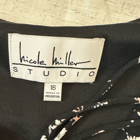 Nicole Miller Black and White Midi Dress 🖤 - Picture 4 of 12